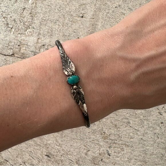 Vintage Dainty Sterling And Turquoise Native American Bracelet - Picture 2 of 7